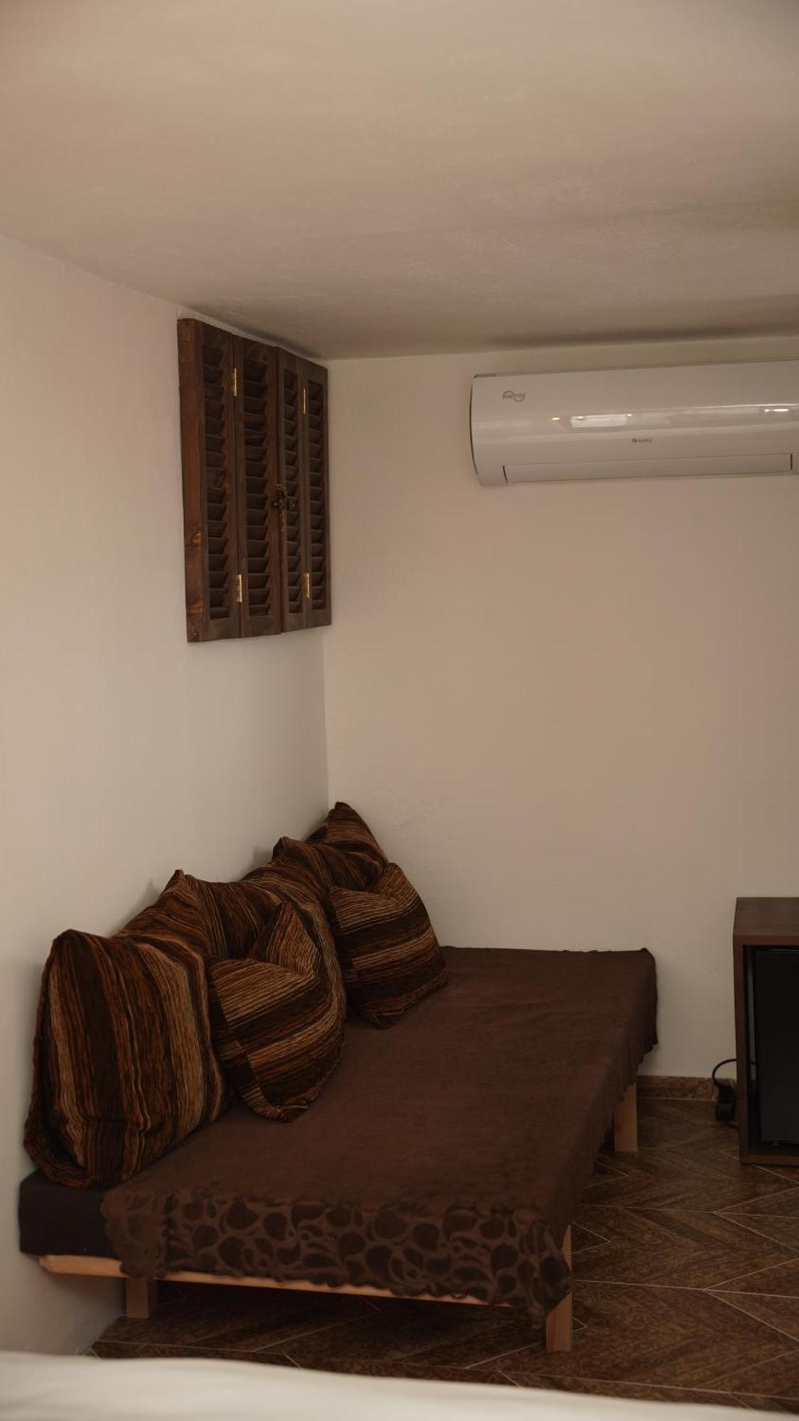 Relax Inn Korcza Zewnętrze zdjęcie